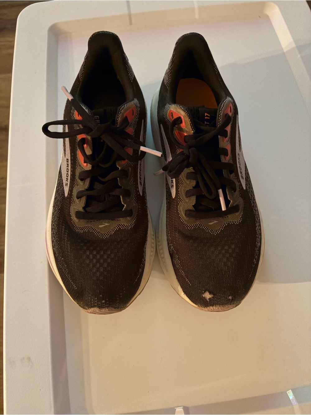Brooks ghost athletic shoes woman’s size 7.5